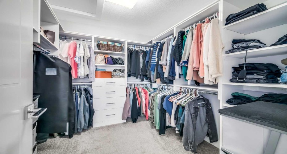 2415 25 Avenue, Calgary, Alberta T2M 2C6, 4 Bedrooms Bedrooms, ,5 BathroomsBathrooms,Residential,For Sale,25,A2280146