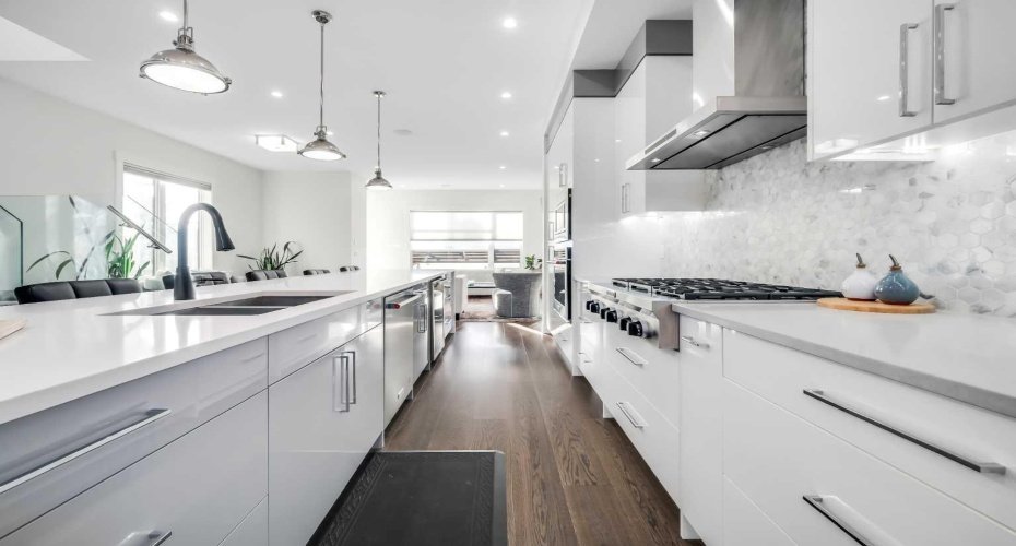 2415 25 Avenue, Calgary, Alberta T2M 2C6, 4 Bedrooms Bedrooms, ,5 BathroomsBathrooms,Residential,For Sale,25,A2280146