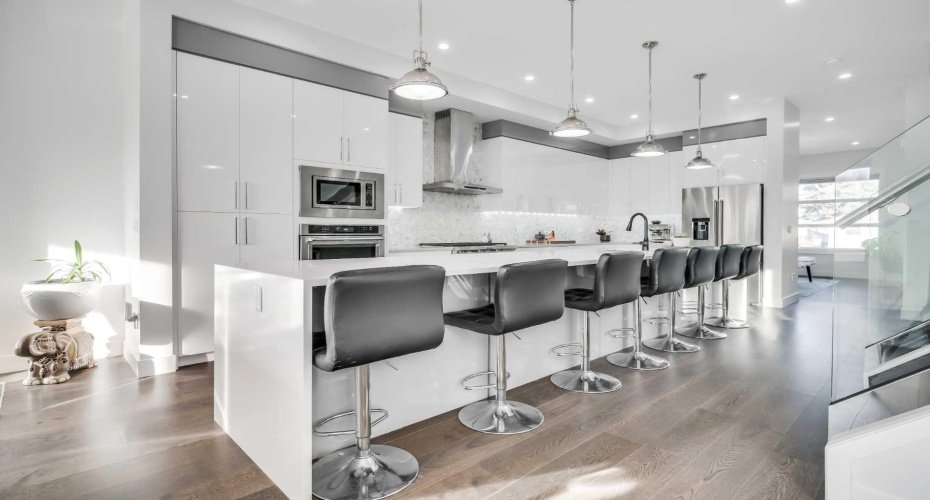 2415 25 Avenue, Calgary, Alberta T2M 2C6, 4 Bedrooms Bedrooms, ,5 BathroomsBathrooms,Residential,For Sale,25,A2280146