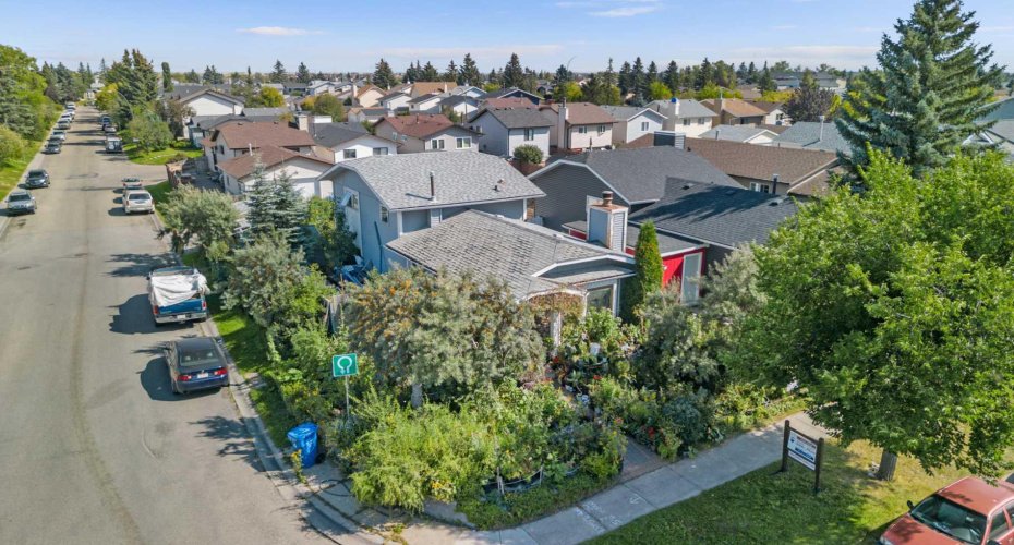 16 Tararidge Drive, Calgary, Alberta T3J 2P8, 4 Bedrooms Bedrooms, ,3 BathroomsBathrooms,Residential,For Sale,Tararidge,A2280900