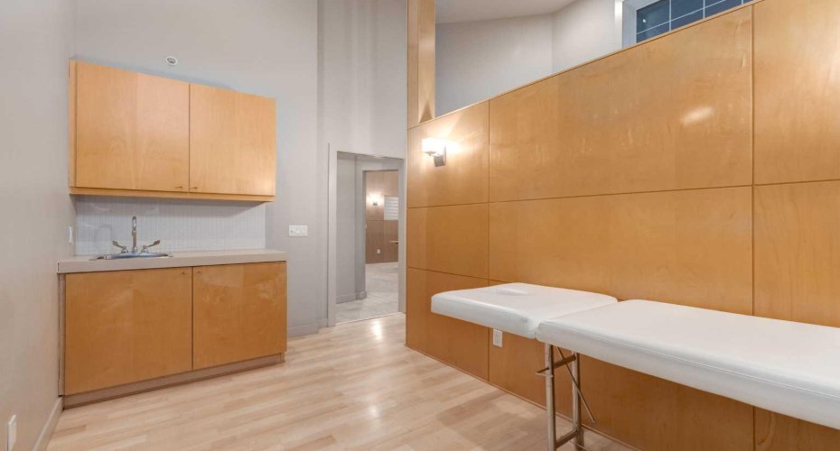 527 15 Avenue, Calgary, Alberta T2R 1R5, ,Commercial,For Sale,The Conservatory,15,A2281402