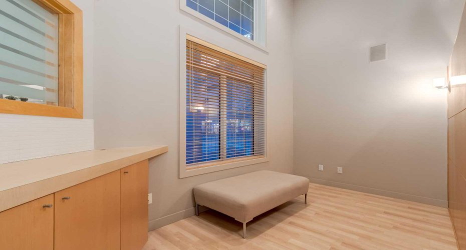 527 15 Avenue, Calgary, Alberta T2R 1R5, ,Commercial,For Sale,The Conservatory,15,A2281402