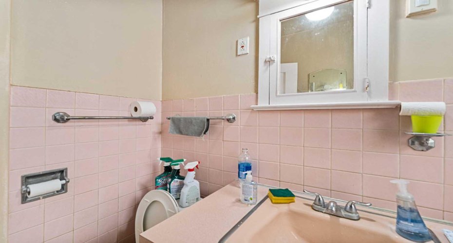 216 15 Avenue, Calgary, Alberta T2M 0G8, 5 Bedroom Bedrooms, 0 ,2 BathroomBathrooms,Residential,For Sale,15,0,A2283011