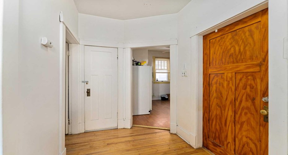 216 15 Avenue, Calgary, Alberta T2M 0G8, 5 Bedroom Bedrooms, 0 ,2 BathroomBathrooms,Residential,For Sale,15,0,A2283011