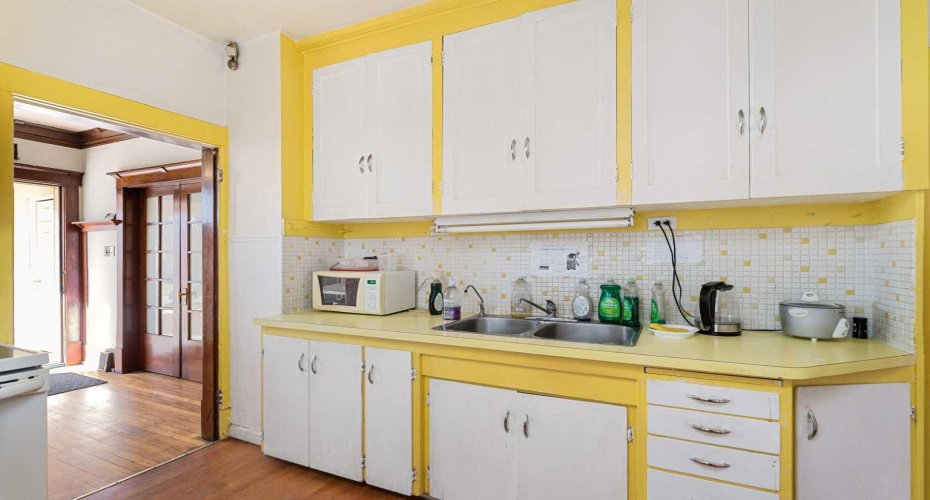 216 15 Avenue, Calgary, Alberta T2M 0G8, 5 Bedroom Bedrooms, 0 ,2 BathroomBathrooms,Residential,For Sale,15,0,A2283011