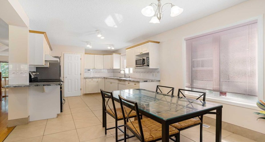218 15 Avenue, Calgary, Alberta T2M 0G8, 4 Bedroom Bedrooms, 0 ,4 BathroomBathrooms,Residential,For Sale,15,0,A2283012