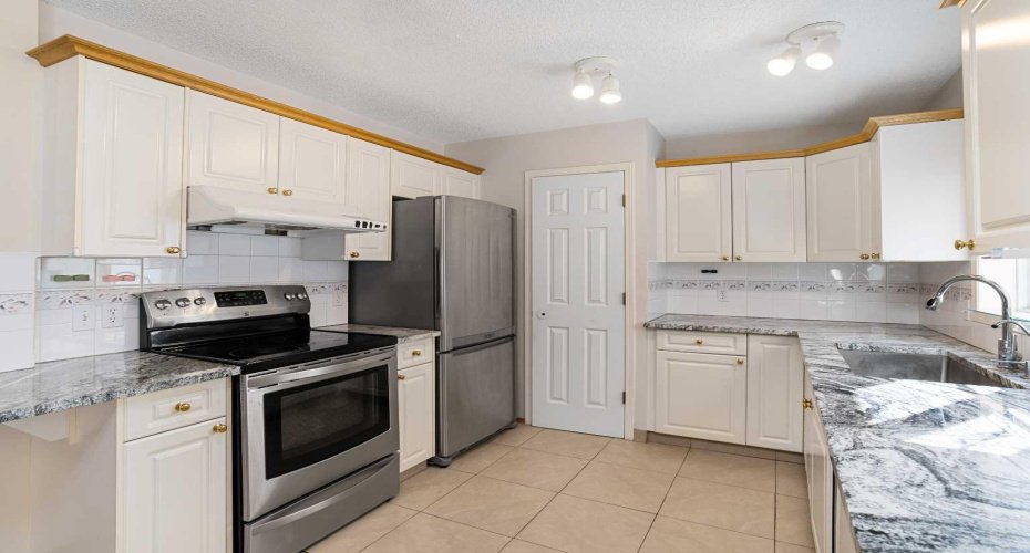 218 15 Avenue, Calgary, Alberta T2M 0G8, 4 Bedroom Bedrooms, 0 ,4 BathroomBathrooms,Residential,For Sale,15,0,A2283012