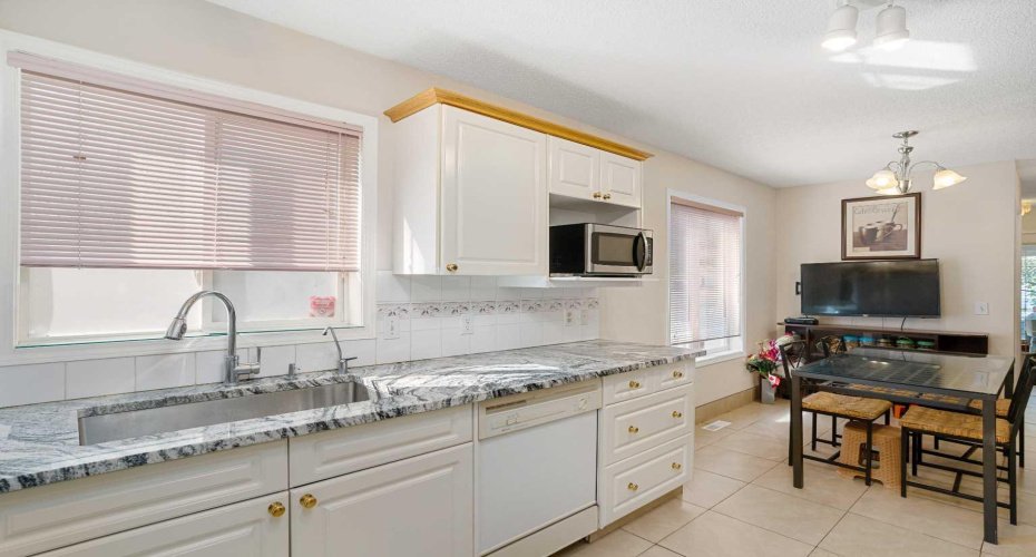 218 15 Avenue, Calgary, Alberta T2M 0G8, 4 Bedroom Bedrooms, 0 ,4 BathroomBathrooms,Residential,For Sale,15,0,A2283012