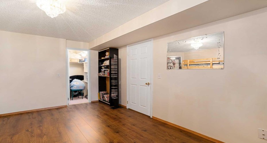 218 15 Avenue, Calgary, Alberta T2M 0G8, 4 Bedroom Bedrooms, 0 ,4 BathroomBathrooms,Residential,For Sale,15,0,A2283012