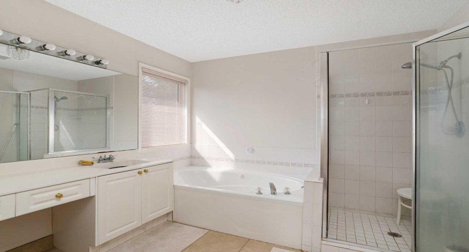 218 15 Avenue, Calgary, Alberta T2M 0G8, 4 Bedroom Bedrooms, 0 ,4 BathroomBathrooms,Residential,For Sale,15,0,A2283012