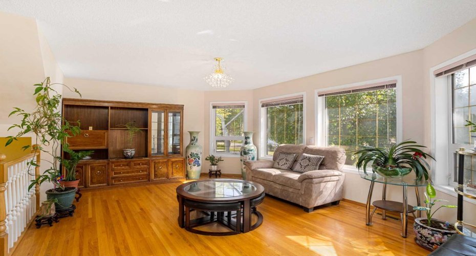 218 15 Avenue, Calgary, Alberta T2M 0G8, 4 Bedroom Bedrooms, 0 ,4 BathroomBathrooms,Residential,For Sale,15,0,A2283012