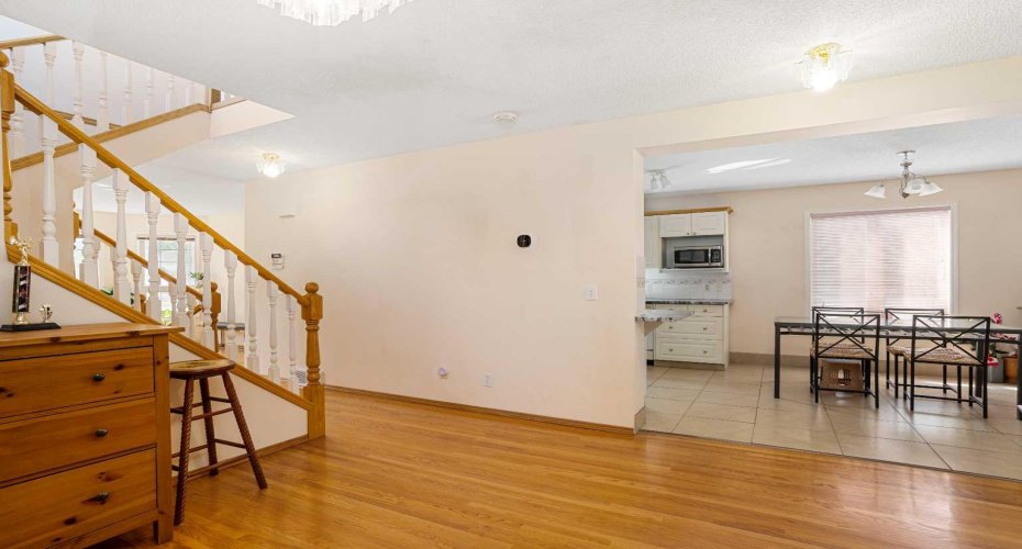 218 15 Avenue, Calgary, Alberta T2M 0G8, 4 Bedroom Bedrooms, 0 ,4 BathroomBathrooms,Residential,For Sale,15,0,A2283012
