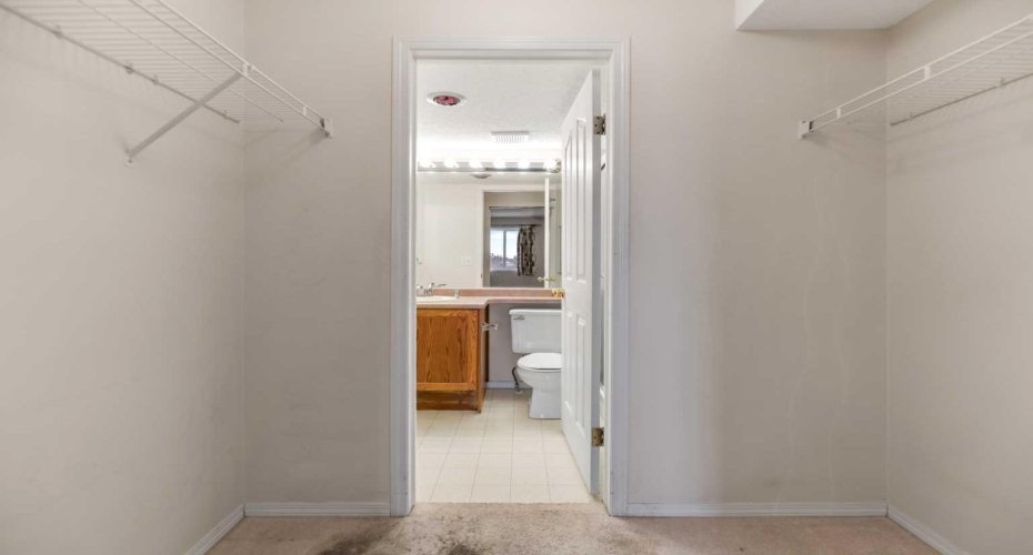 6224 17 Avenue, Calgary, Alberta T2A 7X8, 2 Bedroom Bedrooms, 0 ,2 BathroomBathrooms,Residential,For Sale,17,0,A2282308