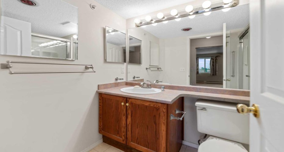 6224 17 Avenue, Calgary, Alberta T2A 7X8, 2 Bedroom Bedrooms, 0 ,2 BathroomBathrooms,Residential,For Sale,17,0,A2282308