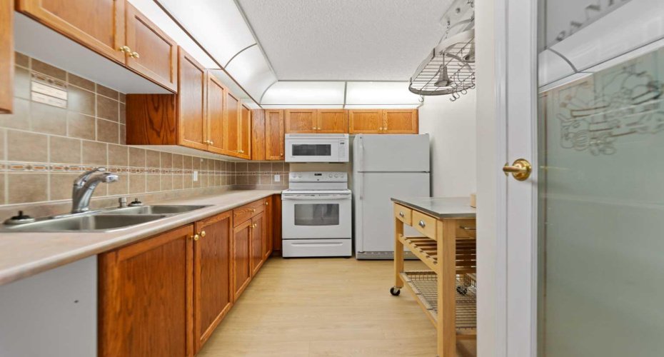 6224 17 Avenue, Calgary, Alberta T2A 7X8, 2 Bedroom Bedrooms, 0 ,2 BathroomBathrooms,Residential,For Sale,17,0,A2282308