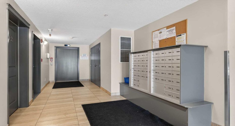 304 Cranberry Park, Calgary, Alberta T3M 1R3, 2 Bedrooms Bedrooms, ,2 BathroomsBathrooms,Residential,For Sale,Cranberry,A2282357