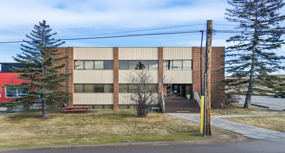 76 Skyline Crescent, Calgary, Alberta T2K 5S7, ,Commercial,For Sale,Skyline,A2282622