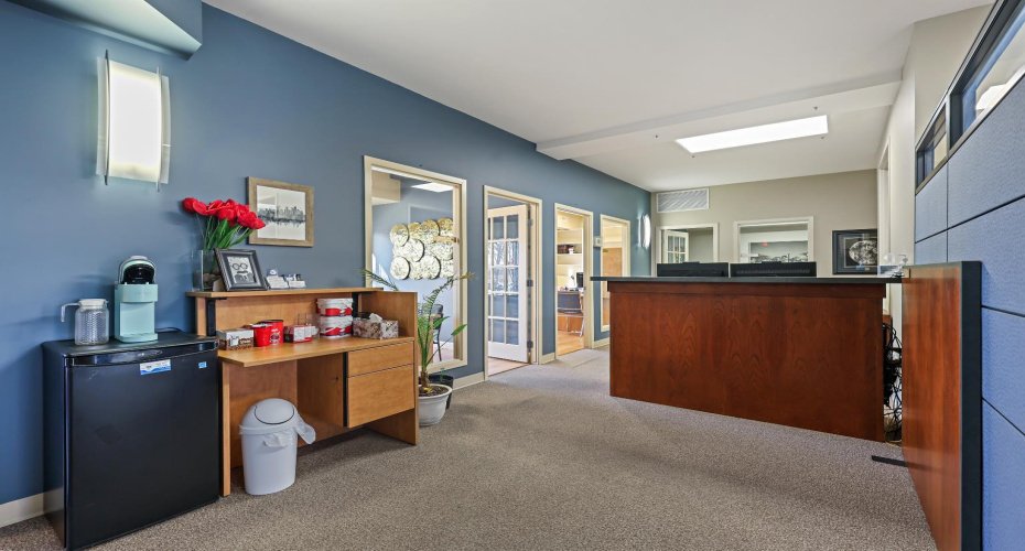 76 Skyline Crescent, Calgary, Alberta T2K 5S7, ,Commercial,For Sale,Skyline,A2282622