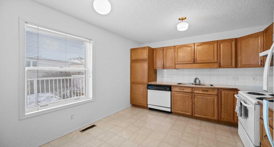 120 First Street, Cochrane, Alberta T0L 1W0, 2 Bedrooms Bedrooms, ,3 BathroomsBathrooms,Residential,For Sale,First,A2282823