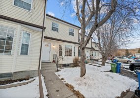 120 First Street, Cochrane, Alberta T0L 1W0, 2 Bedrooms Bedrooms, ,3 BathroomsBathrooms,Residential,For Sale,First,A2282823