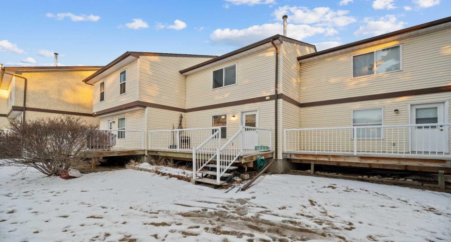 120 First Street, Cochrane, Alberta T0L 1W0, 2 Bedrooms Bedrooms, ,3 BathroomsBathrooms,Residential,For Sale,First,A2282823