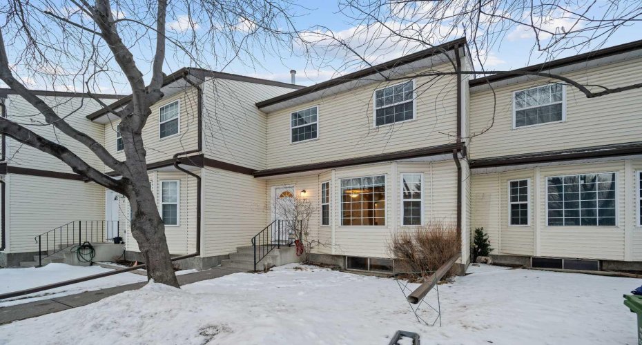 120 First Street, Cochrane, Alberta T0L 1W0, 2 Bedrooms Bedrooms, ,3 BathroomsBathrooms,Residential,For Sale,First,A2282823