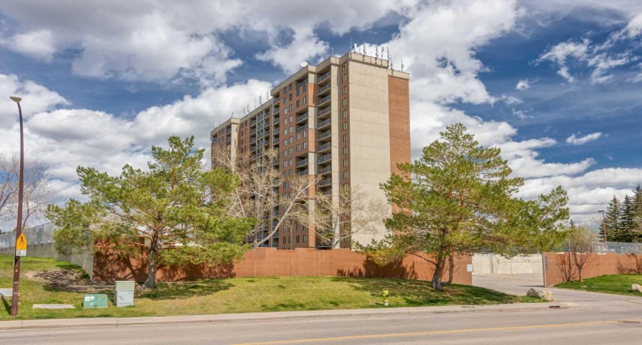 4944 Dalton Drive, Calgary, Alberta T3A 2E6, 2 Bedrooms Bedrooms, ,1 BathroomBathrooms,Residential,For Sale,Dalton,A2283484