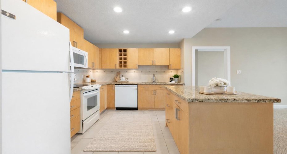 Concrete high-rise condo offering panoramic east-facing views of downtown