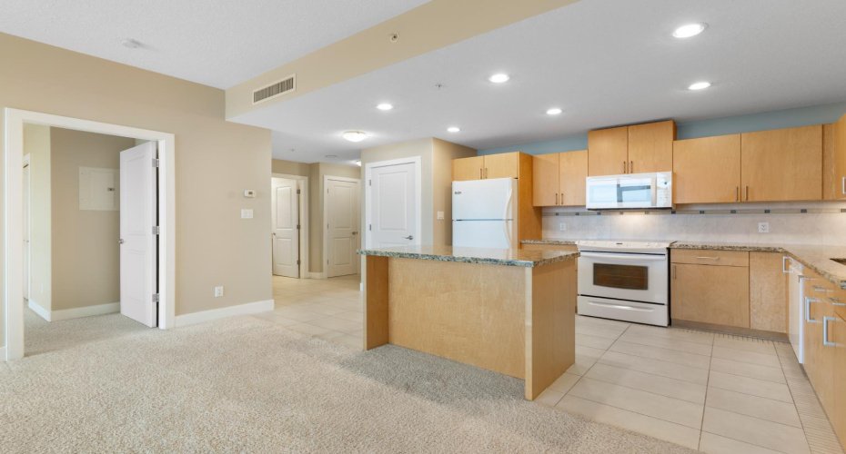 77 Spruce Place, Calgary, Alberta T3H 3C8, 2 Bedrooms Bedrooms, ,2 BathroomsBathrooms,Residential,For Sale,Spruce,A2283256