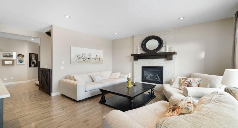 8 Emberside Glen, Cochrane, Alberta T4C2L6, 4 Bedrooms Bedrooms, ,4 BathroomsBathrooms,Residential,For Sale,Emberside,A2282601