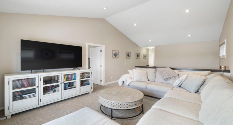 8 Emberside Glen, Cochrane, Alberta T4C2L6, 4 Bedrooms Bedrooms, ,4 BathroomsBathrooms,Residential,For Sale,Emberside,A2282601