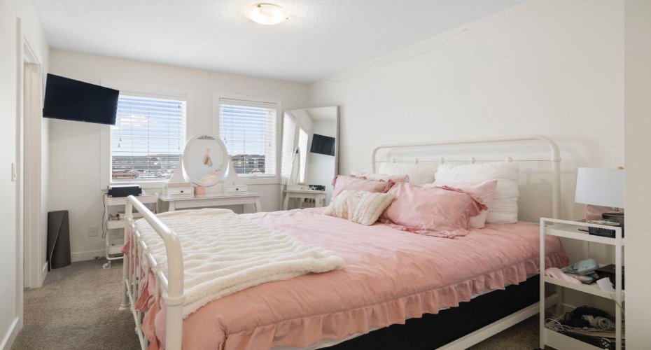 8 Emberside Glen, Cochrane, Alberta T4C2L6, 4 Bedrooms Bedrooms, ,4 BathroomsBathrooms,Residential,For Sale,Emberside,A2282601