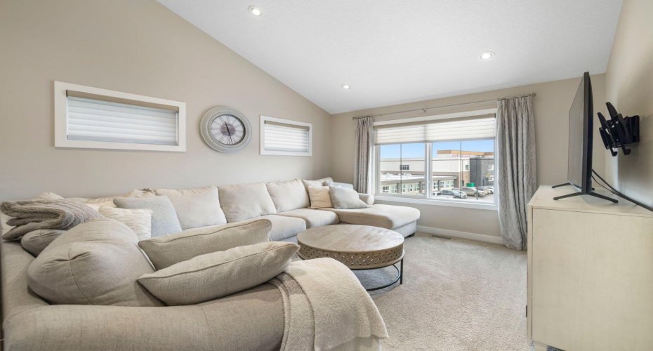 8 Emberside Glen, Cochrane, Alberta T4C2L6, 4 Bedrooms Bedrooms, ,4 BathroomsBathrooms,Residential,For Sale,Emberside,A2282601