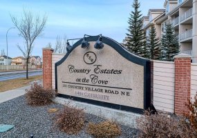 151 Country Village Road, Calgary, Alberta T3K 5X5, 2 Bedrooms Bedrooms, ,3 BathroomsBathrooms,Residential,For Sale,Country Village,A2280092