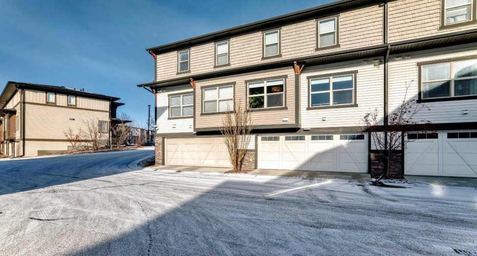 32 Horseshoe Crescent, Cochrane, Alberta T4C 2P4, 3 Bedrooms Bedrooms, ,3 BathroomsBathrooms,Residential,For Sale,Horseshoe,A2283847