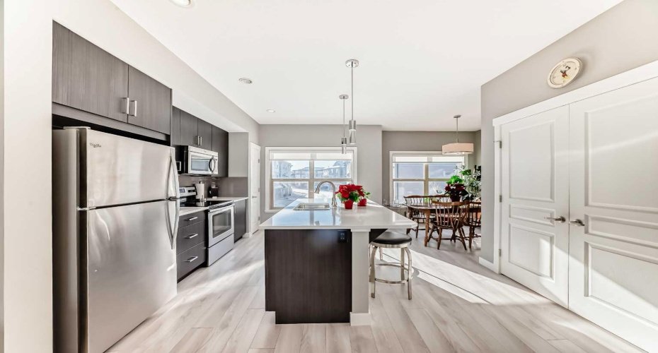 32 Horseshoe Crescent, Cochrane, Alberta T4C 2P4, 3 Bedrooms Bedrooms, ,3 BathroomsBathrooms,Residential,For Sale,Horseshoe,A2283847