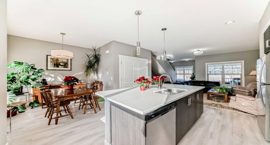 32 Horseshoe Crescent, Cochrane, Alberta T4C 2P4, 3 Bedrooms Bedrooms, ,3 BathroomsBathrooms,Residential,For Sale,Horseshoe,A2283847