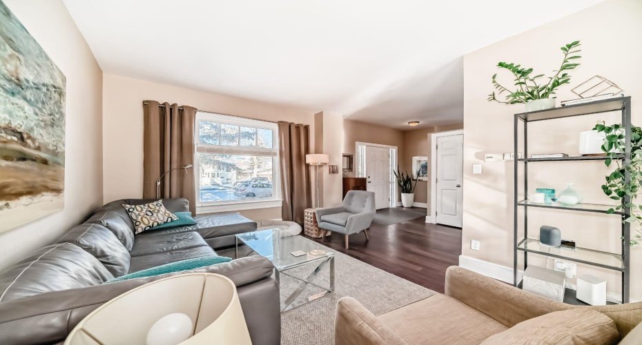 2125 36 Avenue, Calgary, Alberta T2T 2H1, 2 Bedrooms Bedrooms, ,2 BathroomsBathrooms,Residential,For Sale,36,A2283429