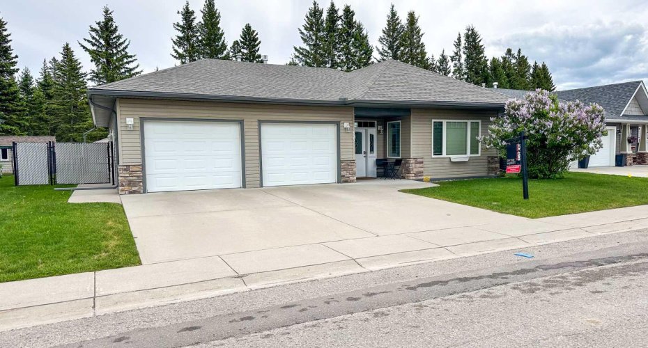 603 5 Street, Sundre, Alberta T0M1X0, 2 Bedrooms Bedrooms, ,2 BathroomsBathrooms,Residential,For Sale,5,A2283568