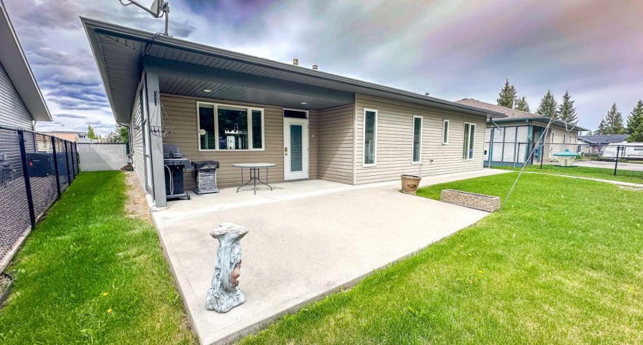 603 5 Street, Sundre, Alberta T0M1X0, 2 Bedrooms Bedrooms, ,2 BathroomsBathrooms,Residential,For Sale,5,A2283568