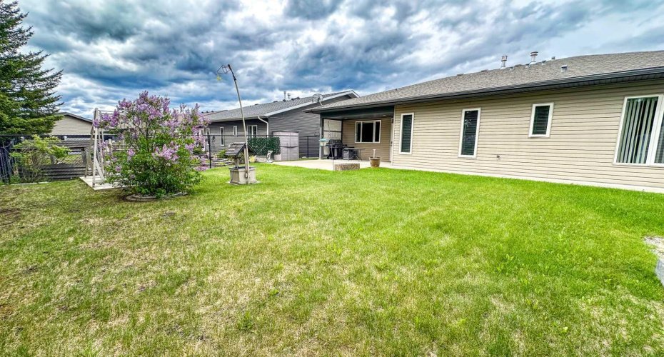 603 5 Street, Sundre, Alberta T0M1X0, 2 Bedrooms Bedrooms, ,2 BathroomsBathrooms,Residential,For Sale,5,A2283568