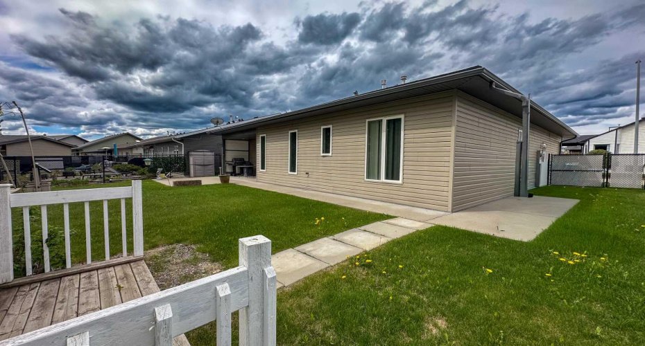 603 5 Street, Sundre, Alberta T0M1X0, 2 Bedrooms Bedrooms, ,2 BathroomsBathrooms,Residential,For Sale,5,A2283568