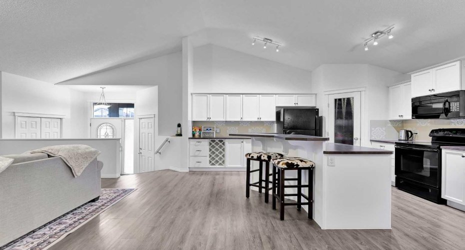 65 Sunset Heights, Cochrane, Alberta T4C0C7, 4 Bedrooms Bedrooms, ,3 BathroomsBathrooms,Residential,For Sale,Sunset,A2283840