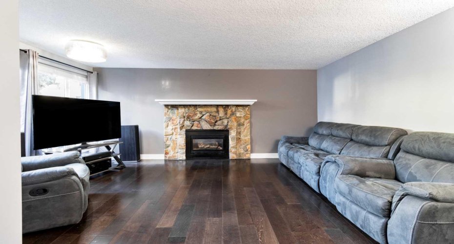 77 Glamis Green, Calgary, Alberta T3E 6T9, 3 Bedroom Bedrooms, 0 ,2 BathroomBathrooms,Residential,For Sale,Glamis,0,A2284199
