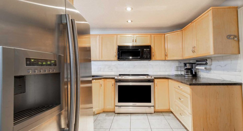 77 Glamis Green, Calgary, Alberta T3E 6T9, 3 Bedroom Bedrooms, 0 ,2 BathroomBathrooms,Residential,For Sale,Glamis,0,A2284199