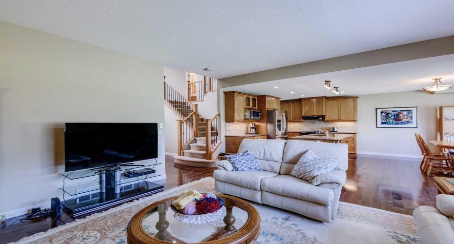 307 Crystal Green Rise, Okotoks, Alberta T1S 2N5, 3 Bedrooms Bedrooms, ,3 BathroomsBathrooms,Residential,For Sale,Crystal Green,A2282595