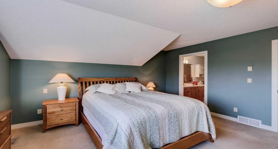 307 Crystal Green Rise, Okotoks, Alberta T1S 2N5, 3 Bedrooms Bedrooms, ,3 BathroomsBathrooms,Residential,For Sale,Crystal Green,A2282595