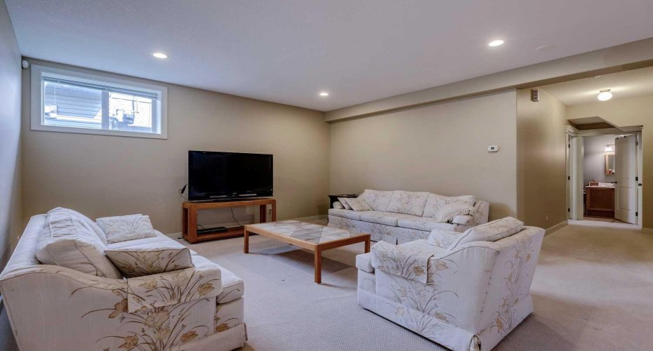 307 Crystal Green Rise, Okotoks, Alberta T1S 2N5, 3 Bedrooms Bedrooms, ,3 BathroomsBathrooms,Residential,For Sale,Crystal Green,A2282595