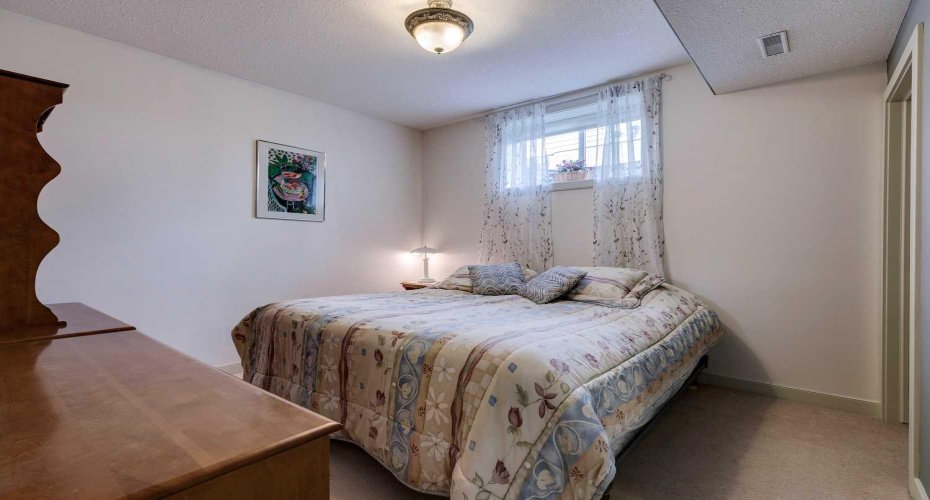 307 Crystal Green Rise, Okotoks, Alberta T1S 2N5, 3 Bedrooms Bedrooms, ,3 BathroomsBathrooms,Residential,For Sale,Crystal Green,A2282595