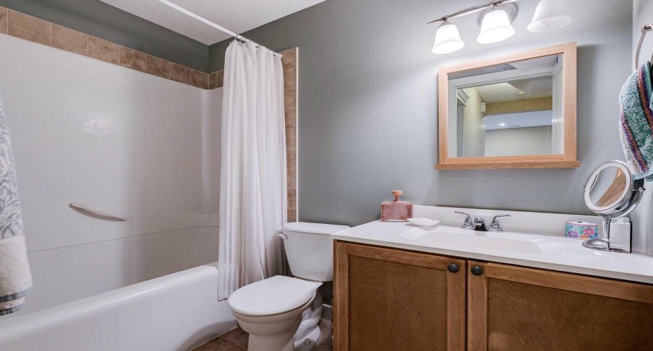 307 Crystal Green Rise, Okotoks, Alberta T1S 2N5, 3 Bedrooms Bedrooms, ,3 BathroomsBathrooms,Residential,For Sale,Crystal Green,A2282595